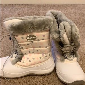 Women’s snow boots
